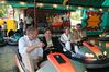 Bildeten im Boxauto auf dem Frühlingsfest eine Fahrgemeinschaft: H. Gölz und N. Razavi. Dahinter im Scooter T. Bopp